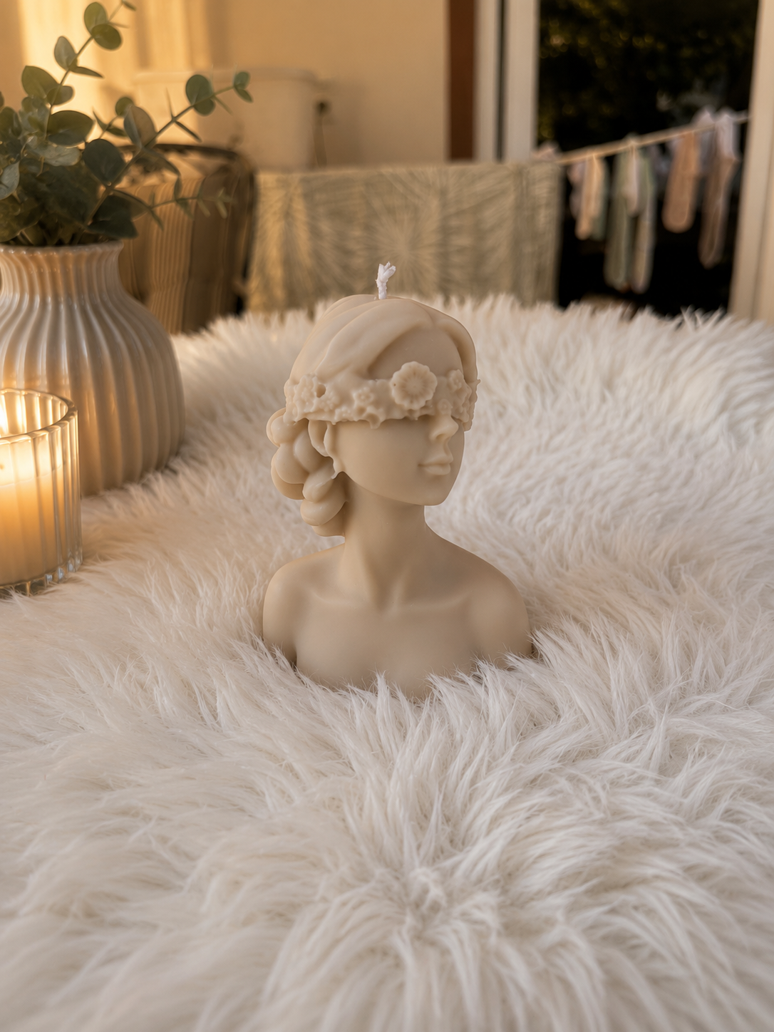 Blütenmädchen – Handgemachte Figurenkerze aus Rapswachs | Rosa, Beige & Creme